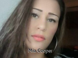 Mia_Cooper