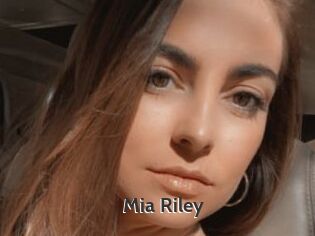 Mia_Riley