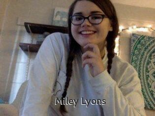 Miley_Lyons
