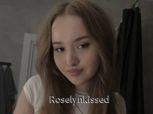 Roselynkissed